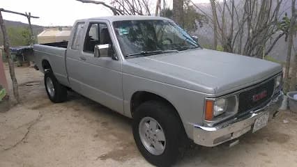 Foto de mecánico los tanques y toyotas