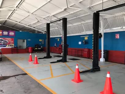 Foto de MOTOR GARAGE TALLER MECANICO