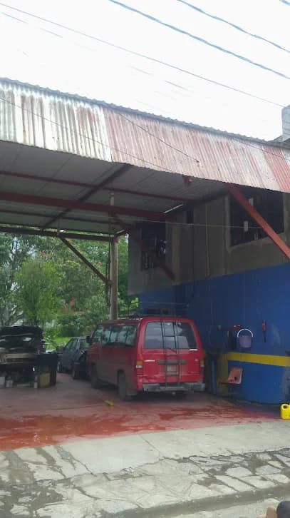 Foto de Taller Mecanico "El Amigo López"