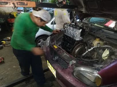 Foto de Taller mecánico "Luis Ruiz"