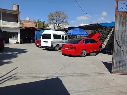 Foto de Taller mecánico los Minions